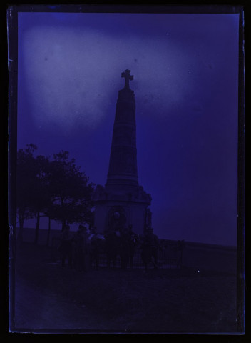 Manoeuvres du 13 novembre 1902 - Monument de Pont-Noyelles