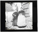 Martinsart (Somme). Portrait de deux femmes