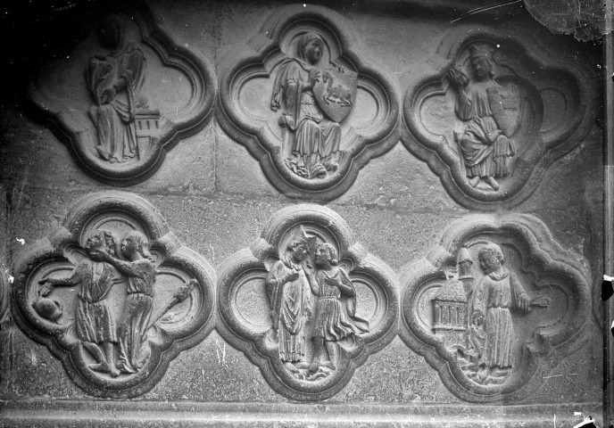 Cathédrale, médaillons