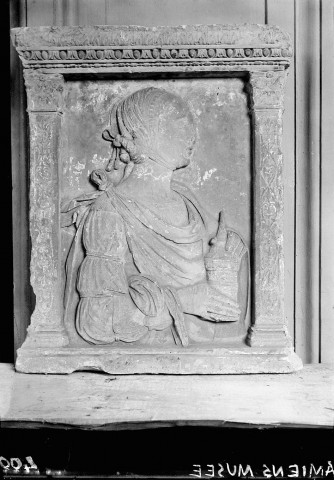 Musée de Picardie, fragment de sculpture représentant "Sainte Marie Magdelaine"
