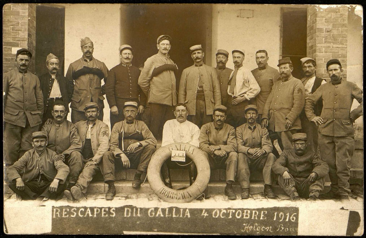 Les rescapés du Gallia 4 octobre 1916. Carte postale adressée par Arthur Leclercq à sa famille