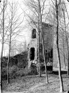Les ruines de la poterne du château