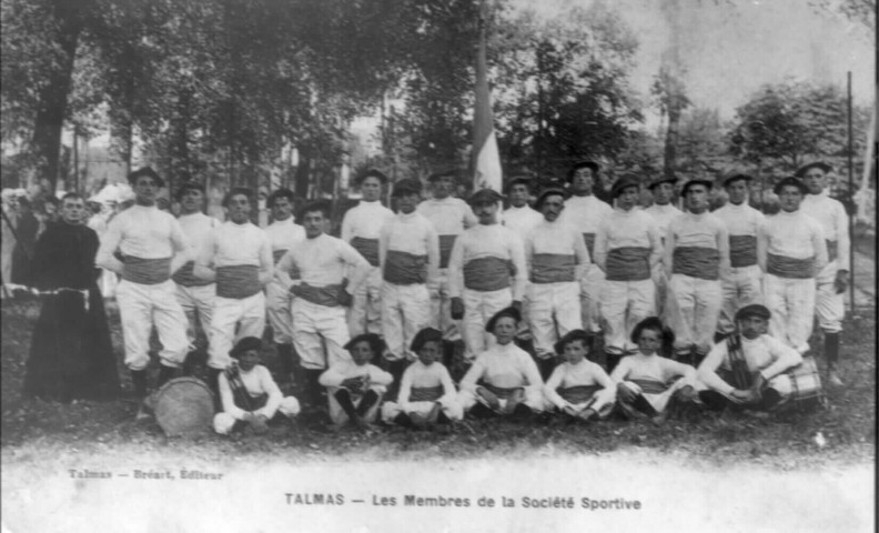 Talmas. Les membres de la Société Sportive de l'Athlétic Club