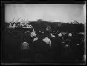 [Fête de Jeanne d'Arc à Camiers - octobre 1909. Attroupement pour un sermon en plein air]
