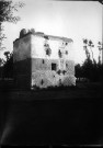 Château de Poutrincourt. Occupé par les anglais durant la Grande Guerre, la façade endommagée par les bombardements en 1919