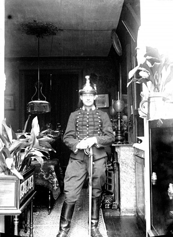 Guerre 1914-1918. Portrait d'un cavalier en uniforme