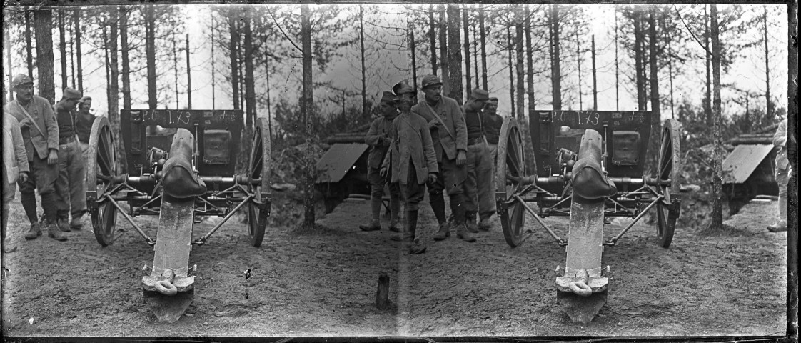 Environs d'Hangest-en-Santerre (Somme). Cours de tir de l'artillerie. Canon de 75 mm modèle 1897 (P0 T73)