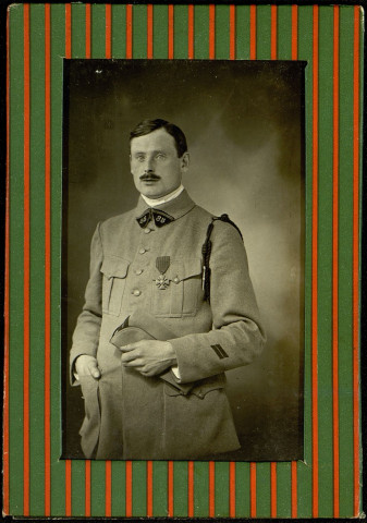 Portrait de René Hardy en uniforme du 85e Régiment d'artillerie