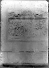 Eglise d'Hailles : panneau sculpté en bas-relief