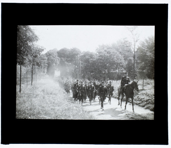 Retour de manoeuvres, 72e, route de Cagny - mai 1913