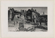 Amiens. Le bureau des tramways et les cafés place Alphonse Fiquet après les bombardements de 1940