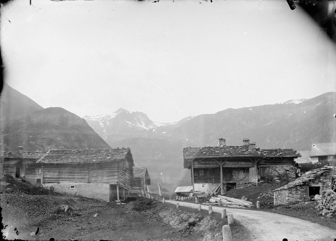 Vue sur un village en montagne