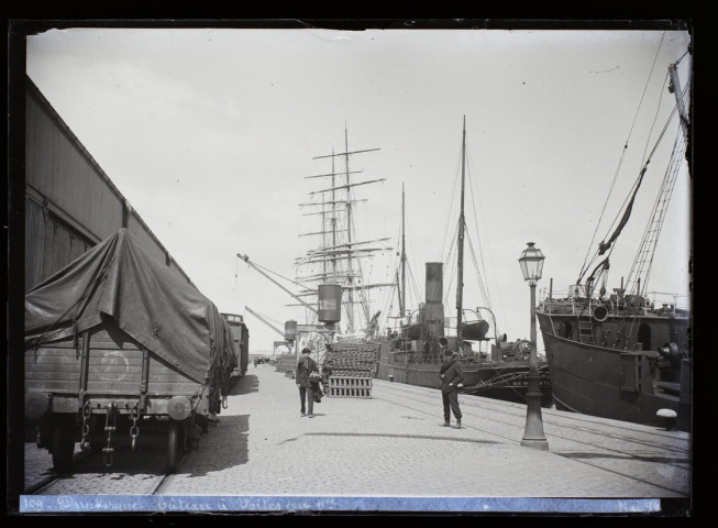 109 - Dunkerque - bateaux à voiles -vue prise - mai 1894