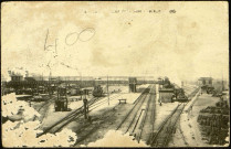 Carte postale d'une gare adressée par Emile Sueur (1886-1948) à Julienne Colard (1887-1974) et sa fille Reine