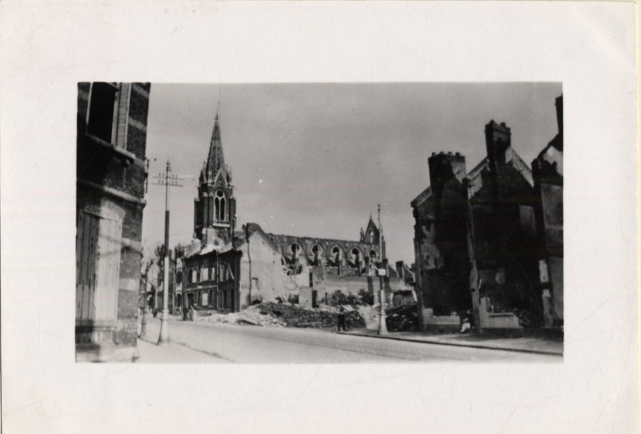 Amiens. L'église Saint-Pierre après les bombardements de 1940