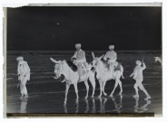 Dunkerque - petits collégiens à mulets (plage) - mai 1896