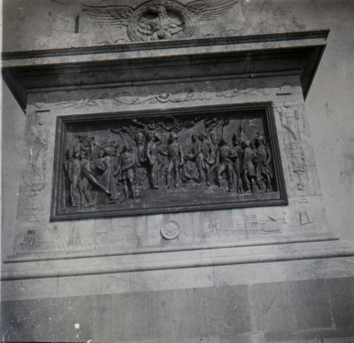 Bas reliefs - colonne de la Légion d'Honneur à Boulogne