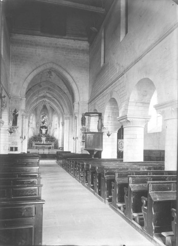 Eglise de Lucheux, vue intérieure : la nef romane