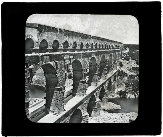 Nîmes. Pont du Gard