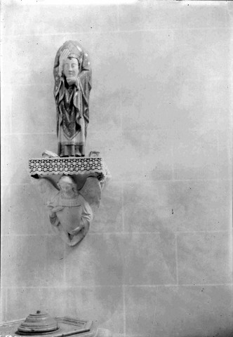 Breuil. Eglise, vue intérieure : détail de statue de saint
