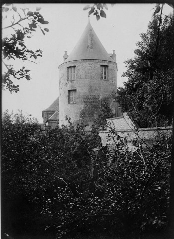 Château de Gamaches : une tour
