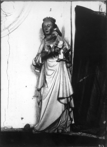 Chapelle de l'Hospice de Rue (Somme) : statue de la Vierge à l'Enfant