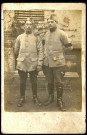 Carte photo de deux soldats du 101e régiment d'artillerie lourde, dont Adrien Hennebert (à droite). Au verso, correspondance adressée par Adrien à Stanislas Pombourcq