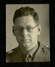 Portrait de Raymond Goldwater en uniforme