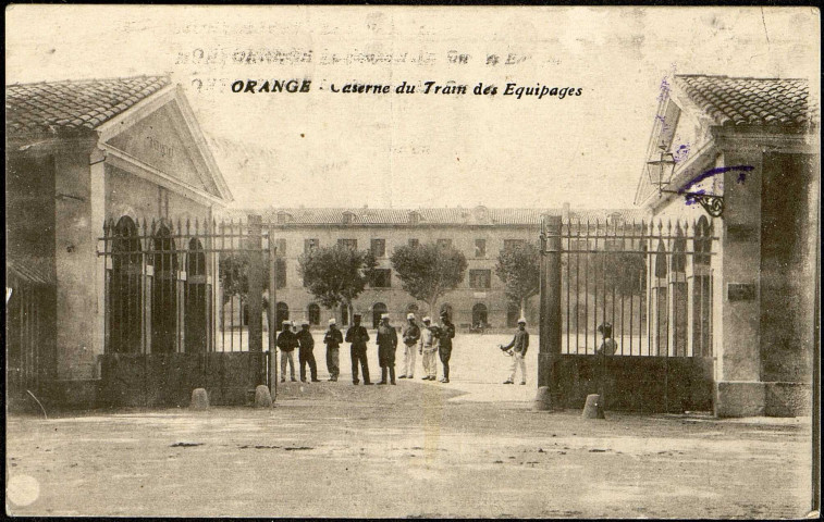 Carte postale intitulée "Orange. Caserne du train des équipages". Correspondance de Raymond Paillart à son fils Louis