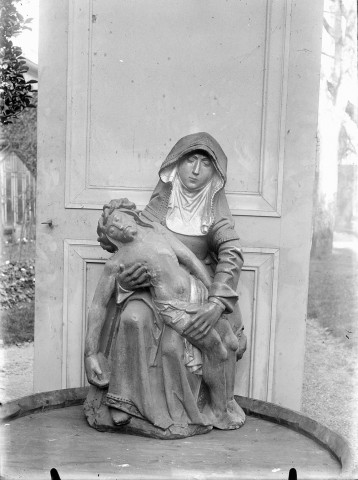 Clarisses, statue : Vierge de Pitié