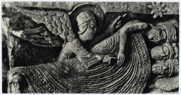 Cathédrale d'Autun. Un ange avertit les mages en songe. Sculpture de Gislebert vers 1130