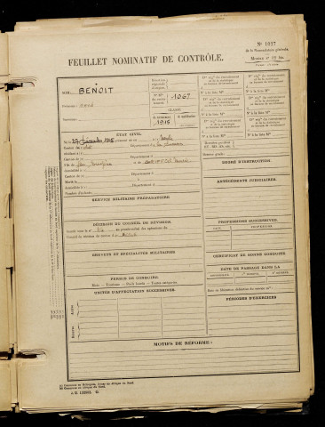 Benoit, René, né le 27 décembre 1895 à Nesle (Somme), classe 1915, matricule n° 1067, Bureau de recrutement de Péronne