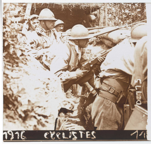 1916 cyclistes 11 aux tranchées, D115