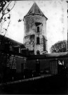 Château de Flesselles : la tour et un bâtiment