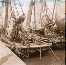 Le Tréport. Bateaux de pêche au mouillage dans le port. Bateaux le Jeanne d'Arc et l'Hirondelle
