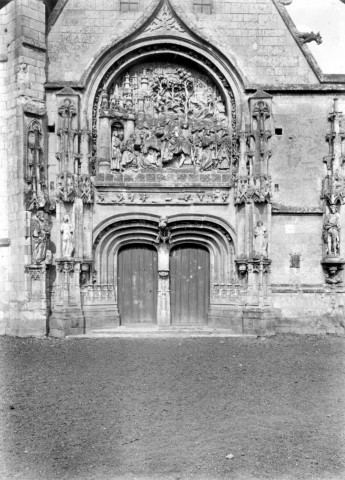 Eglise la Neuville-sous-Corbie, vue de détail : le portail