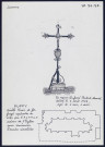 Huppy : vieille croix de fer forgé érigée en 1984 par l'A.S.P.A.C.H. près de l'église pour remémorer l'ancien cimetière - (Reproduction interdite sans autorisation - © Claude Piette)