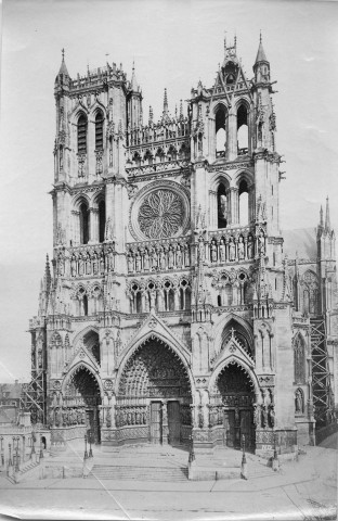 Amiens. La cathédrale. Vue d'ensemble de la façade occidentale