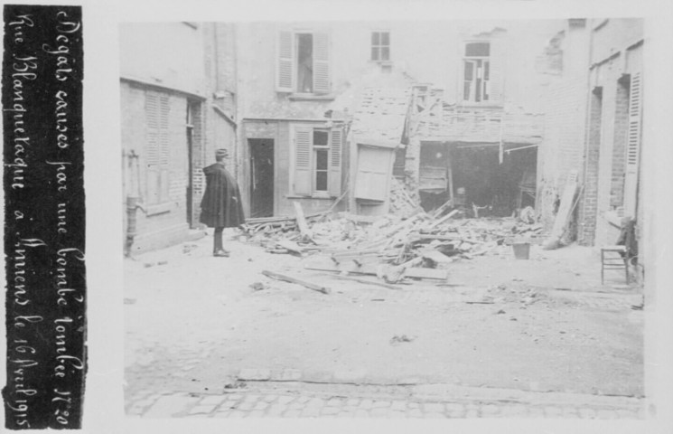 Dégâts causés par une bombe tombée N°20 Rue Blanquetaque à Amiens le 16 avril 1915