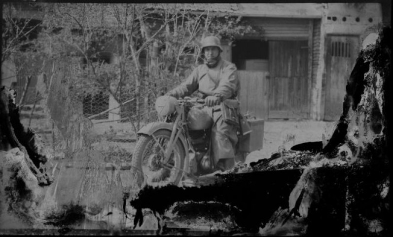 Soldat allemand sur sa moto