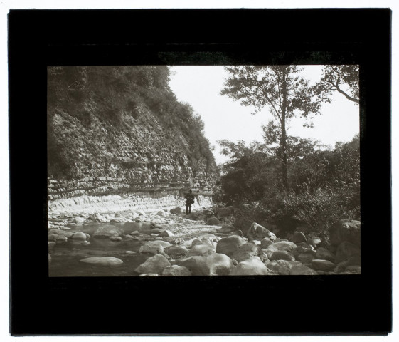 Rivière près la papeterie de Leysse - juillet 1902