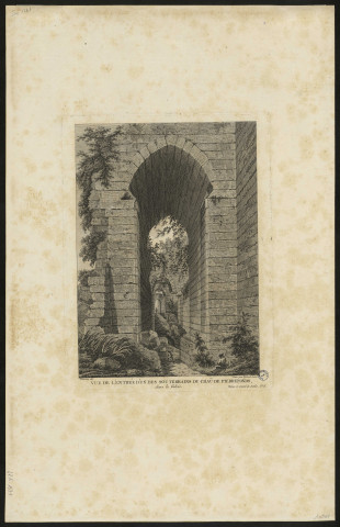 Vue de l'entrée d'un des souterrains du château de Pierrefonds, dans le valois