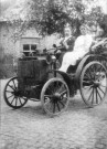 Coisy. Le mariage d'Alfred Vadurel et Marie Garçon : portrait des mariés dans leur voiture
