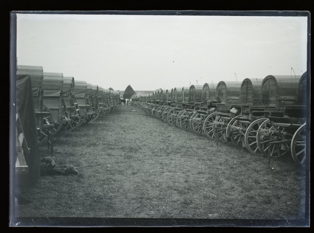 Voitures train des équipages - Berteaucourt-les-Thennes - septembre 1900