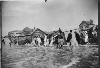 La plage et les cabines de bains après la tempête du 16 août 1931