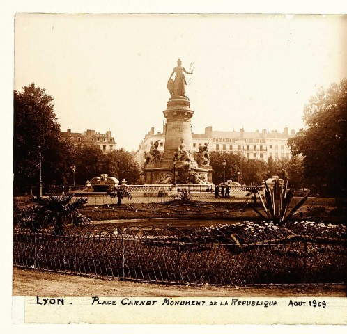 Lyon (Rhône). Place Carnot, monument de la République