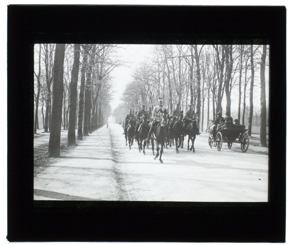 Chasseurs à cheval grande allée de la Hotoie - avril 1902