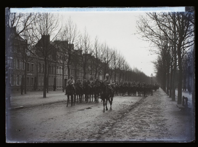 Revue chasseurs à cheval - boulevard Thiers - avril 1897