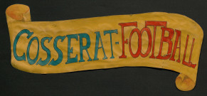 Bandeau papier colorié au nom de "Cosserat-Football" originellement placé sur la vitrine des coupes et récompenses de l'équipe