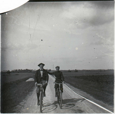 André et Lucien à Bicyclette